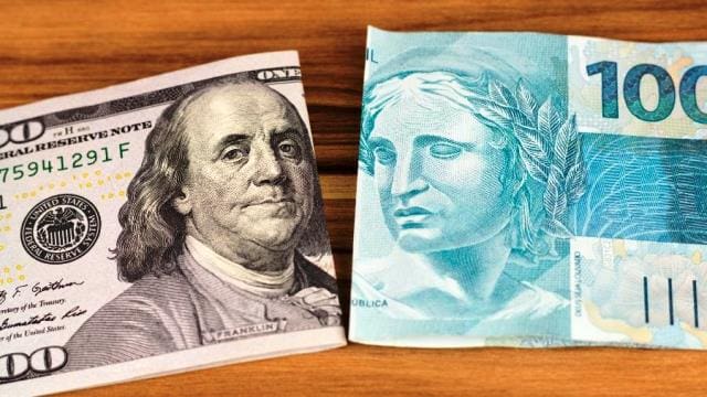 Dólar acumula queda de 4,98% em 2023 e despenca para R$ 5,01