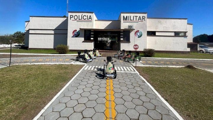 Empresa de Brusque faz doação de carrinhos para a Polícia Militar