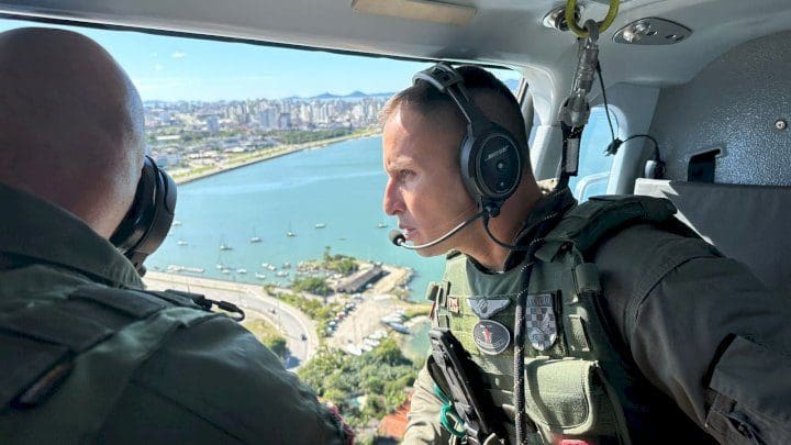 Helicóptero da PM resgata vítimas de acidente em São João Batista