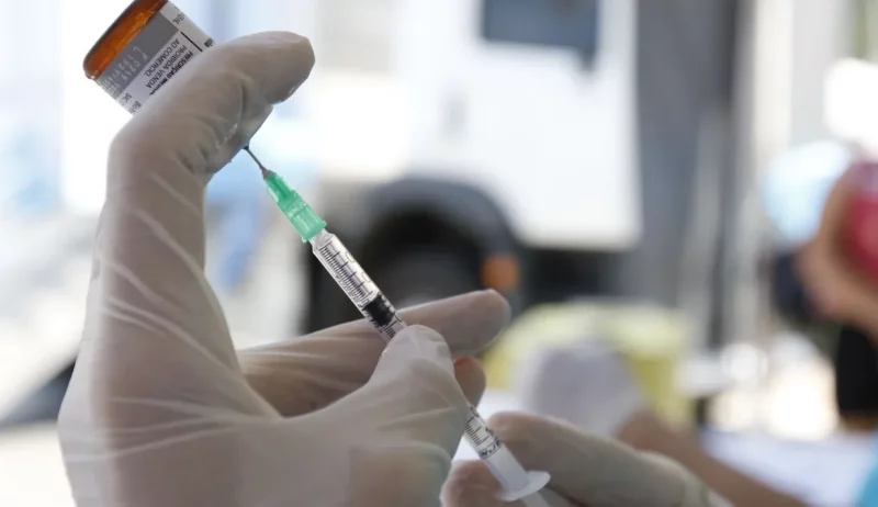 Vacinação contra a meningite é ampliada para profissionais da saúde em Brusque