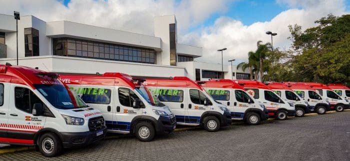 Governo de SC entrega 21 novas ambulâncias ao Samu