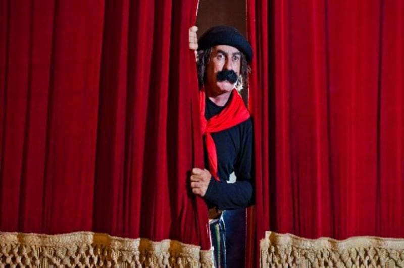 Teatro de Itajaí recebe espetáculos infantil e adulto neste domingo