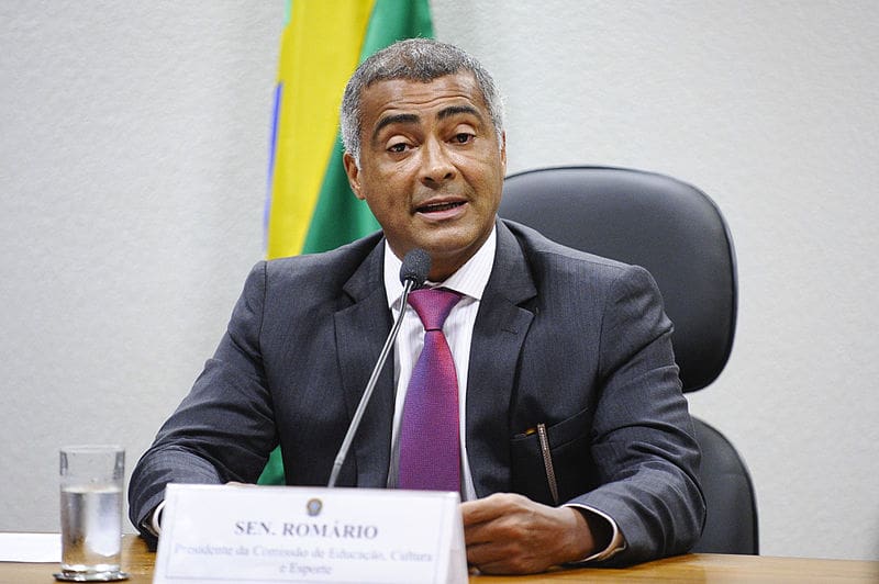 Ex-jogador e senador, Romário é internado no Rio de Janeiro