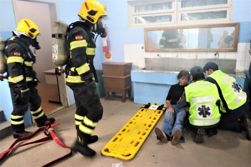 Bombeiros realizam simulados de incêndio em escolas; veja quando