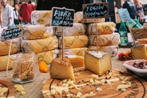 Feira do Queijo reúne expositores de 5 estados no Sul da Ilha