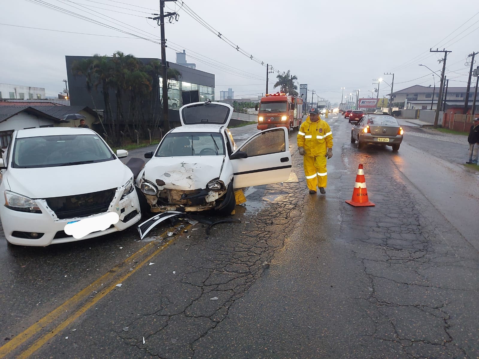 Acidente em Gaspar: motorista tem suspeita de traumatismo craniano