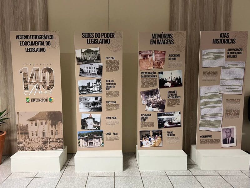 Prefeitura recebe exposição dos 140 anos da Câmara de Vereadores de Brusque
