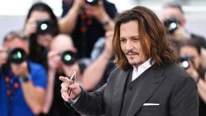 Johnny Depp é achado desacordado em quarto de hotel na Hungria