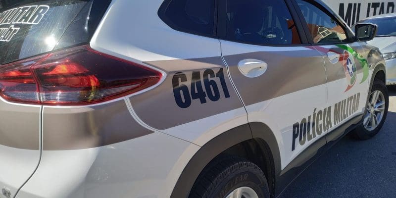 Homem é preso após agredir companheira em Brusque