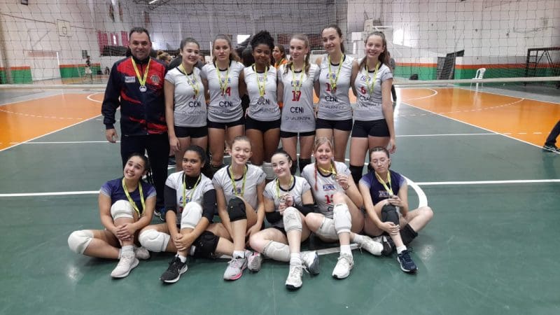 Vôlei e futsal de São João Batista garantem vaga na fase regional da Olesc