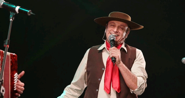 Cantor Ivonir Machado, o Rei da Vanera, morre aos 63 anos