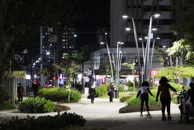 Itajaí implanta nova iluminação pública com lâmpadas de LED