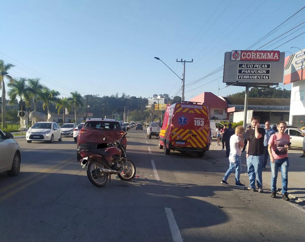 Acidente em Brusque deixa motociclista gravemente ferido