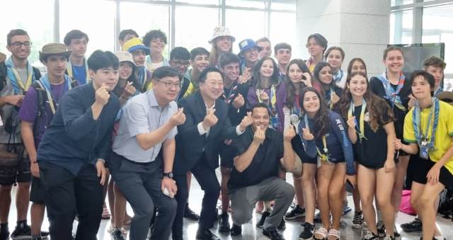 Escoteiros de SC são alojados em campus para escapar de tufão na Coréia