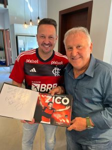 Galinho visita Brusque e conta suas experiências no mundo do futebol