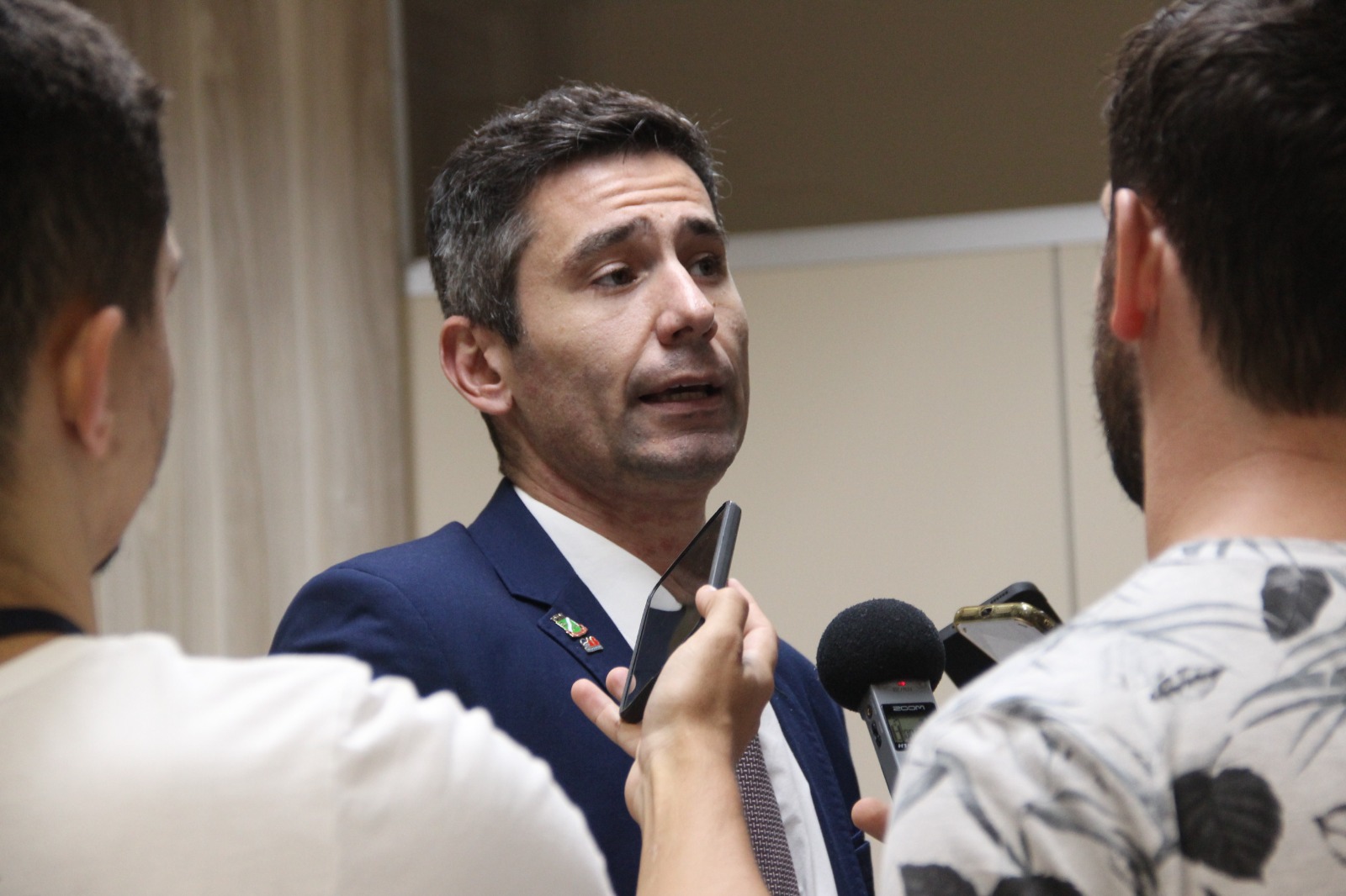 Em coletiva, procurador-geral de Brusque contesta cobranças do Hospital Azambuja