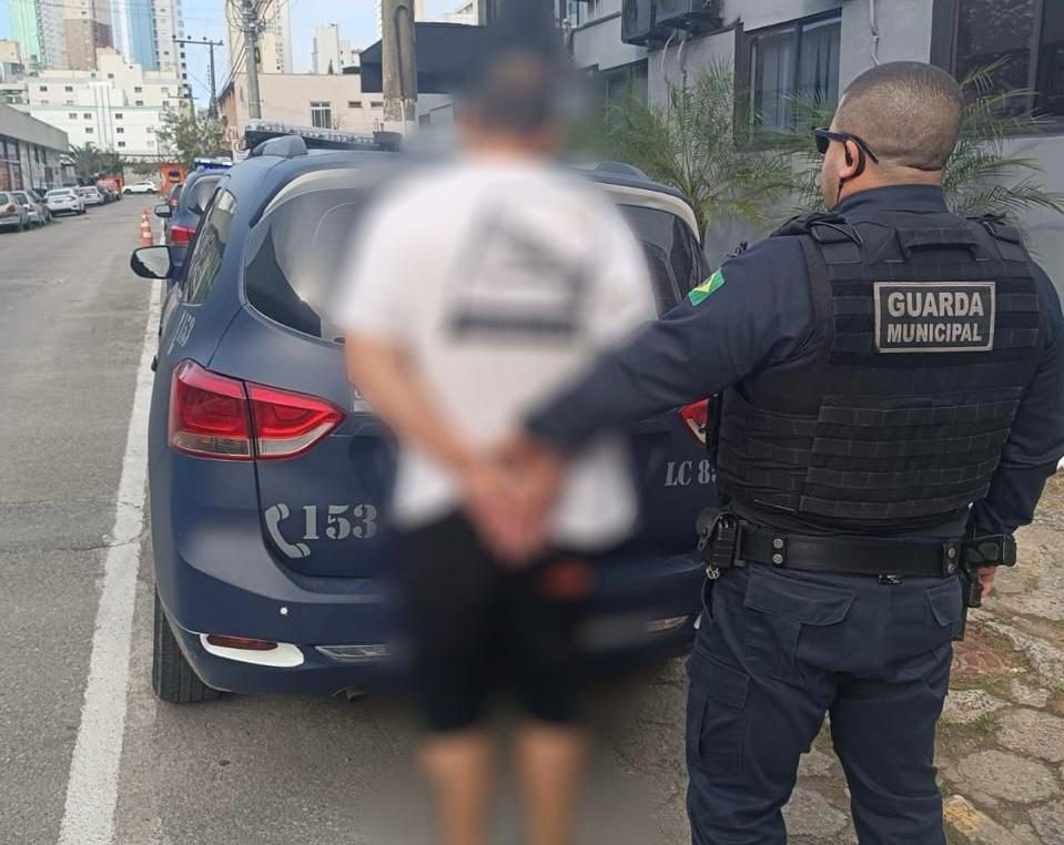 Homem é preso em Balneário Camboriú por violentar e manter mulher em cativeiro