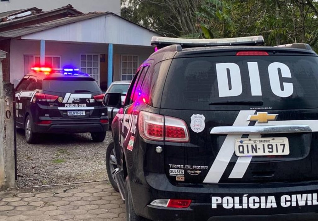 Polícia Civil cumpre mandados em Brusque e Guabiruba