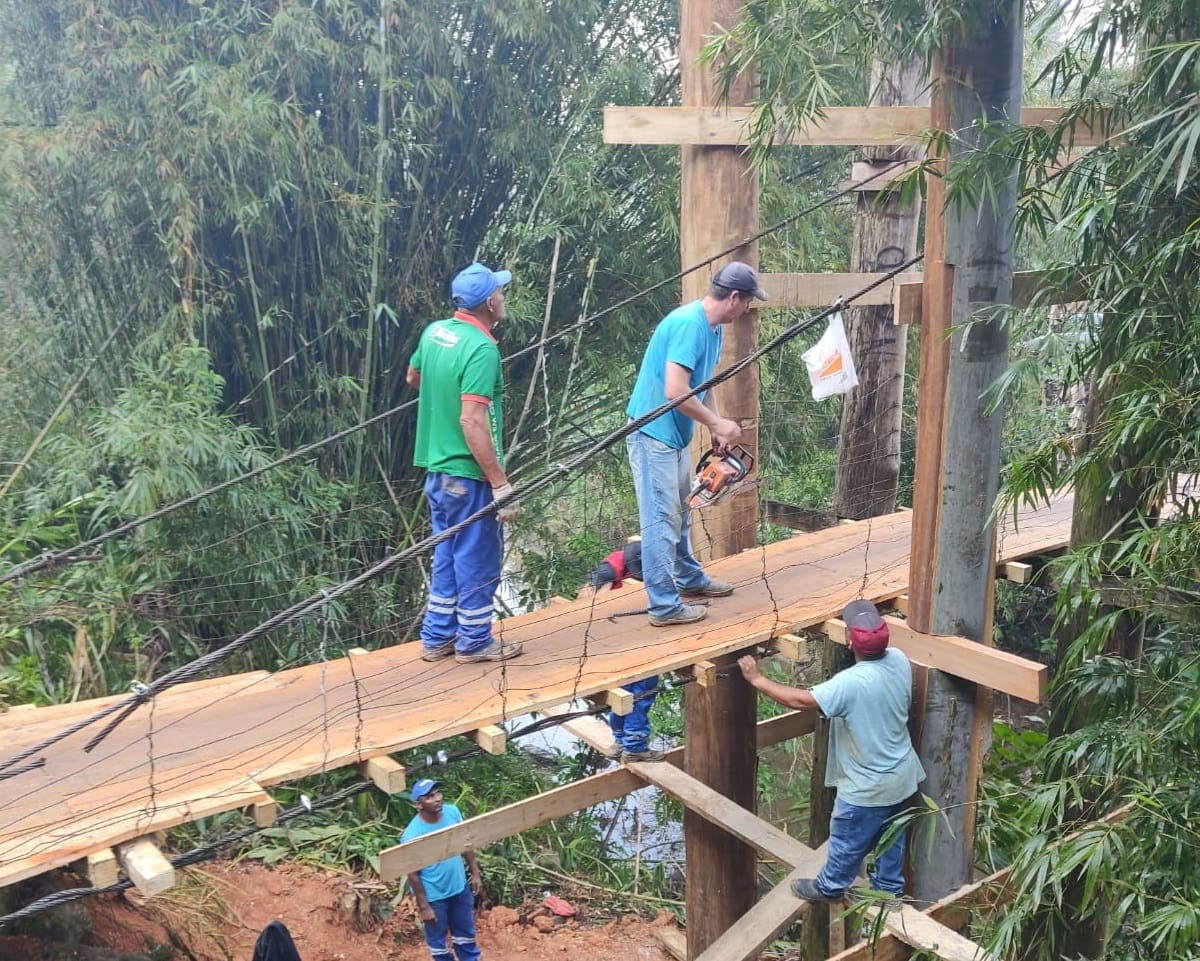 Secretaria de Obras conclui reforma de ponte pênsil em Brusque