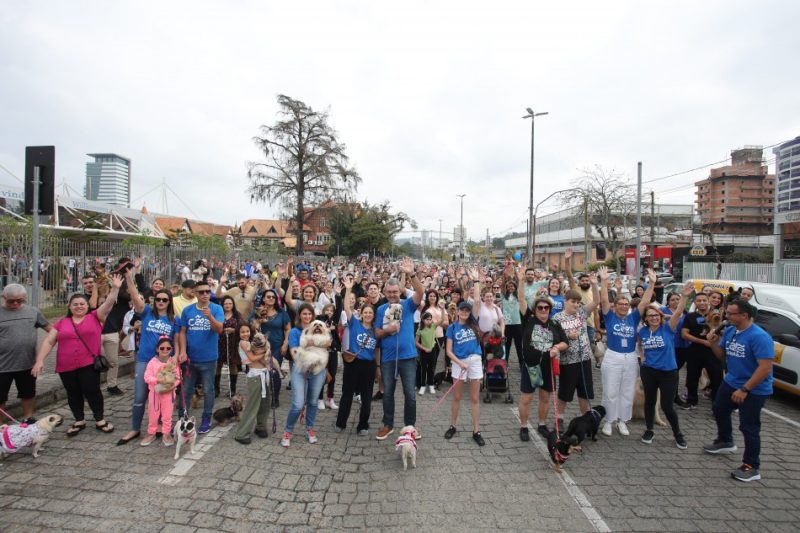 28ª Cãominhada reuniu mais mil cães em Blumenau