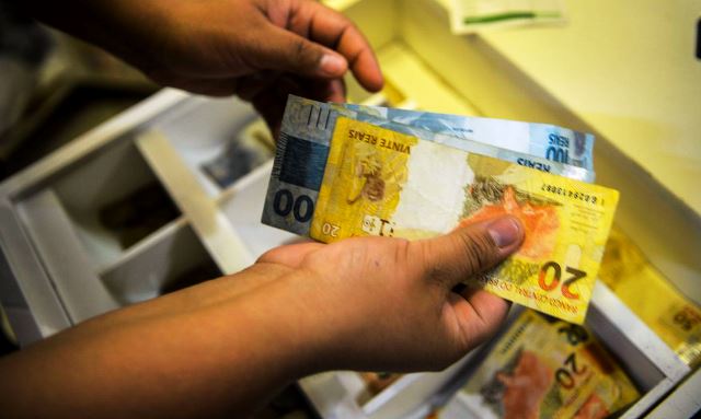Governo antecipa 13º de aposentados e pensionistas; veja datas