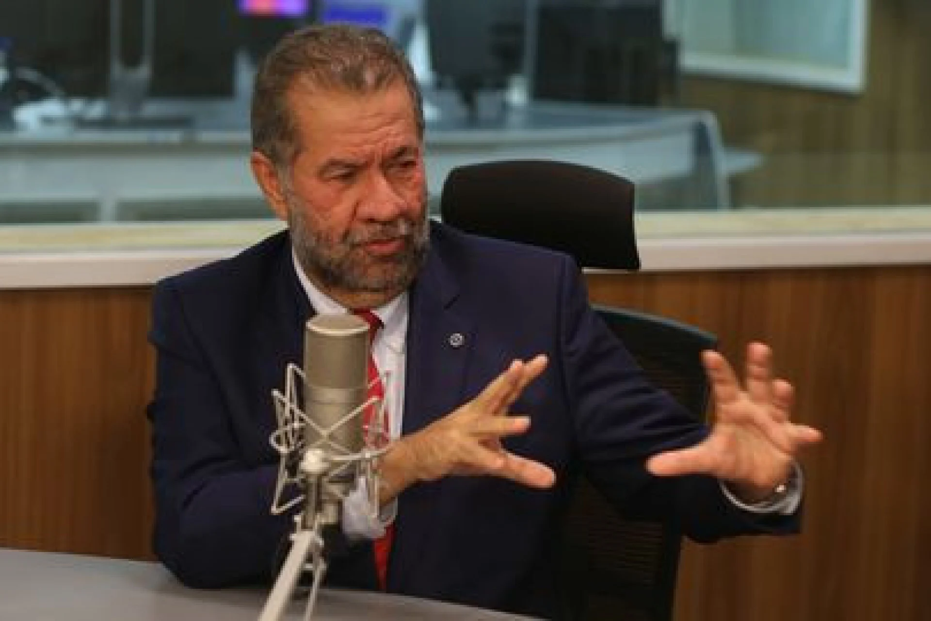 Ministro Carlos Lupi participa de inauguração de agência do INSS em Brusque