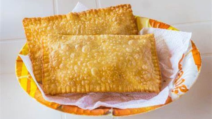 Mulher envenena pasteis e mata 40 integrantes de facção