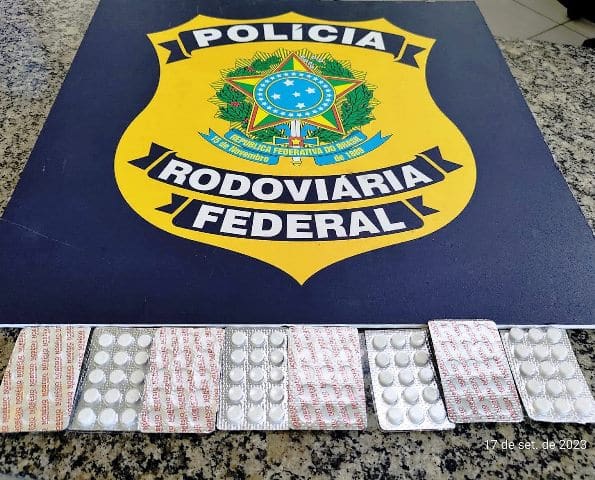 Polícia Rodoviária encontra 120 comprimidos de rebite com caminhoneiro