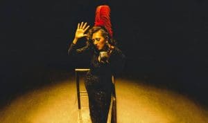 Cantora manezinha Joana Castanheira lança primeira música em espanhol