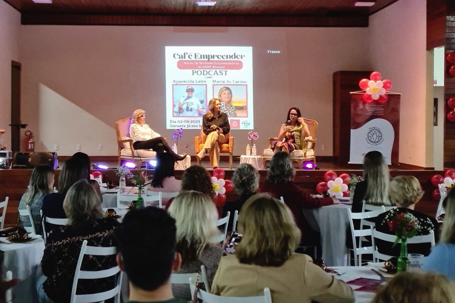 Cerca de 160 mulheres participam do Café Empreender em Brusque