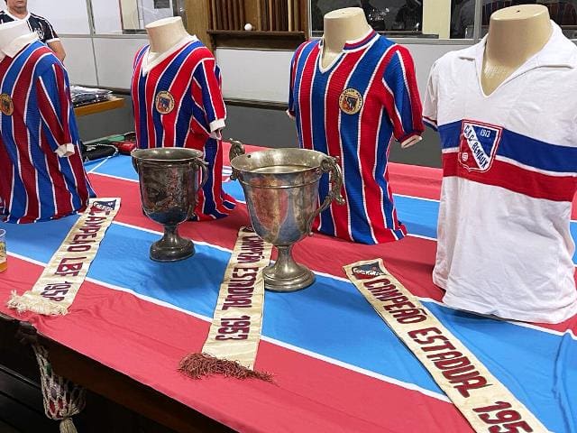 Carlos Renaux lança camisa comemorativa dos 110 anos de fundação
