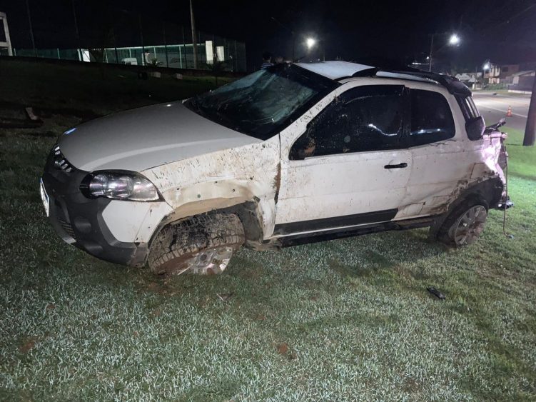 Veículo capota na Rodovia Jorge Lacerda, deixando uma pessoa ferida