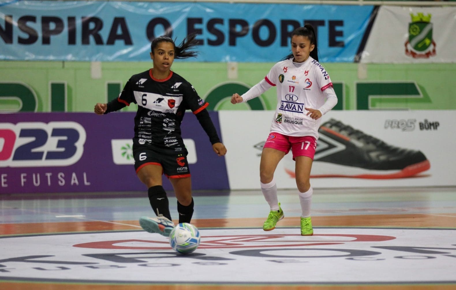 Barateiro Futsal: Jogo na Arena Brusque no sábado tem entrada gratuita