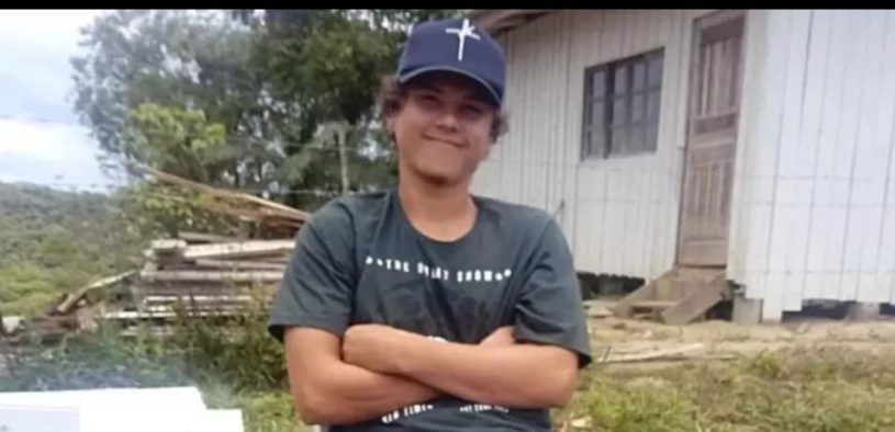 Motociclista morre após colidir contra um portão em Brusque  