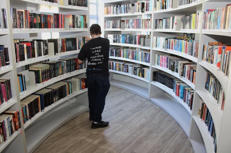 Biblioteca Pública de Itajaí promove encontro entre gerações