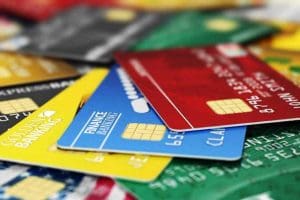 Cartão de crédito leva brasileiros à inadimplência, aponta pesquisa