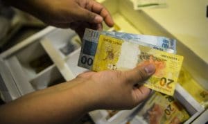 Receita paga hoje maior lote de restituição do Imposto de Renda da história