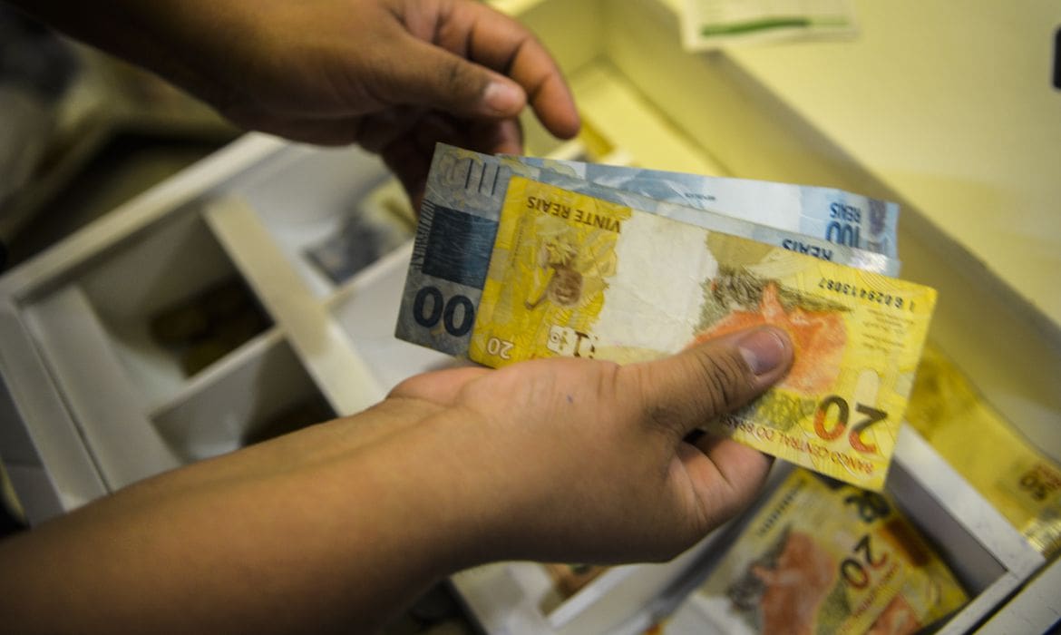 Dinheiro esquecido: golpistas prometem resgate de recursos