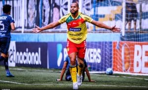 Brusque: ex-zagueiro, Olávio ultrapassa os 50 gols em dois anos