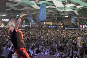Tim Toupet inicia apresentações na Oktoberfest nesta quinta