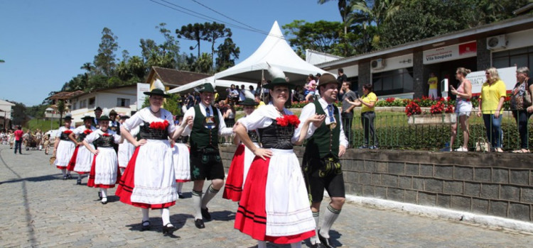 Vila Itoupava terá desfile da Oktoberfest neste domingo