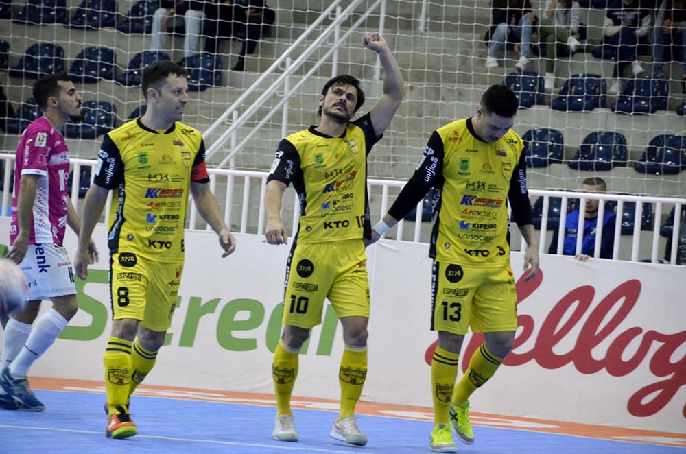 Jaraguá Futsal vence, carimba liderança e terá o Joaçaba na semifinal do Estadual