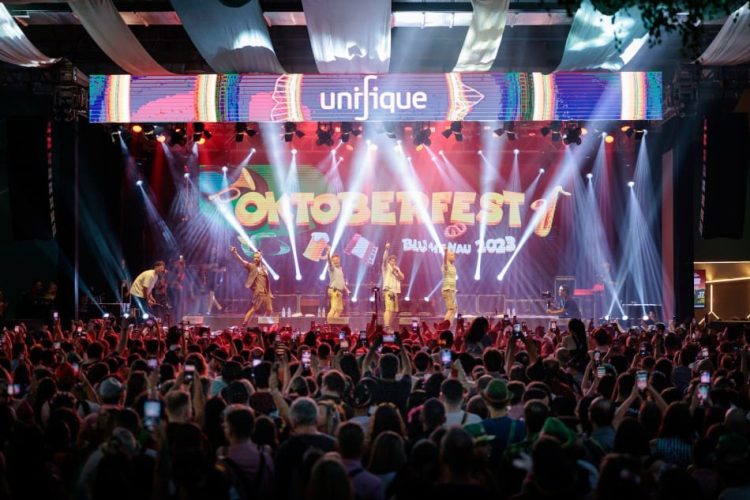 Oktoberfest Blumenau volta nesta sexta-feira com show do VoxxClub