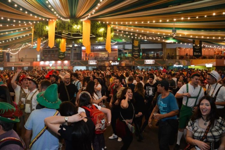 Quase 150 mil pessoas já visitaram a Oktoberfest; hoje tem entrada gratuita