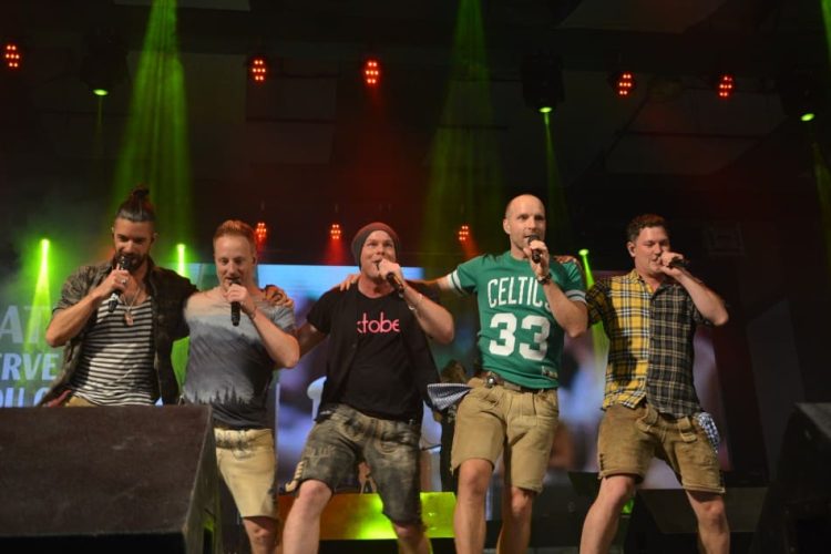 Oktoberfest está de volta com desfile e show internacional