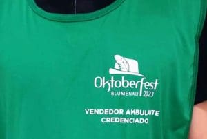 Oktoberfest: vendedores ambulantes credenciados devem usar identificação