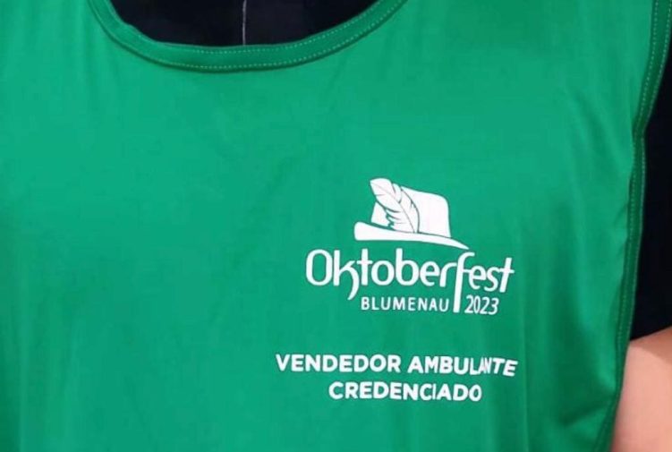 Oktoberfest: vendedores ambulantes credenciados devem usar identificação