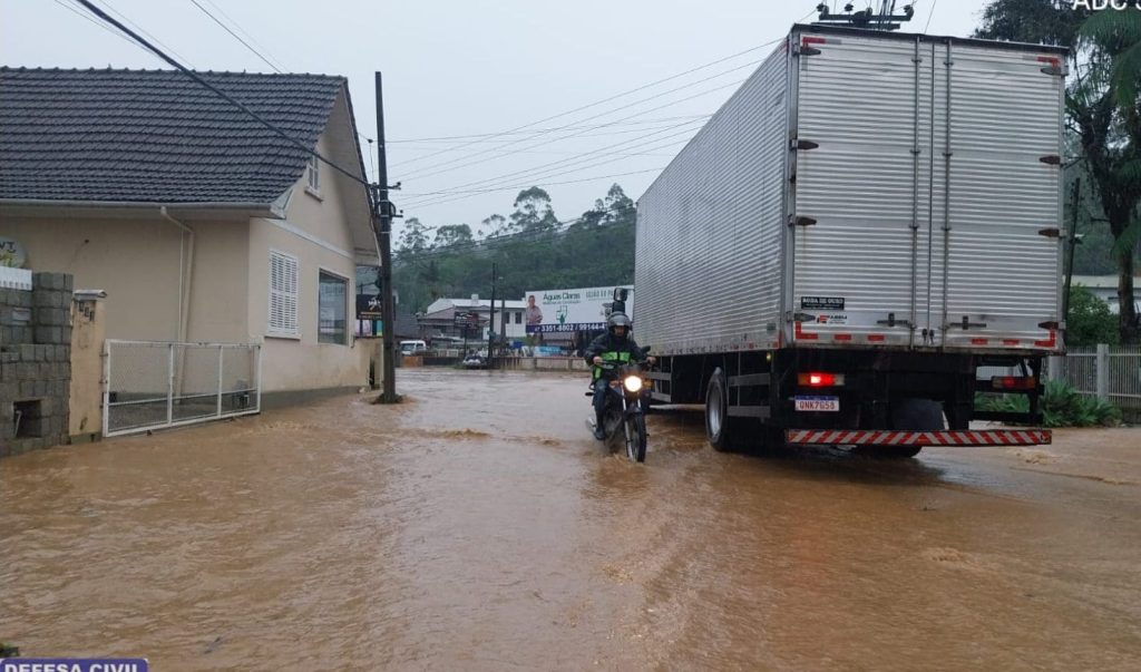 Vídeo: Defesa Civil de Brusque atualiza a situação das chuvas na cidade