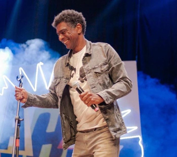 Vídeo: humorista Hélio de La Peña cancela show em SC por conta do mau tempo