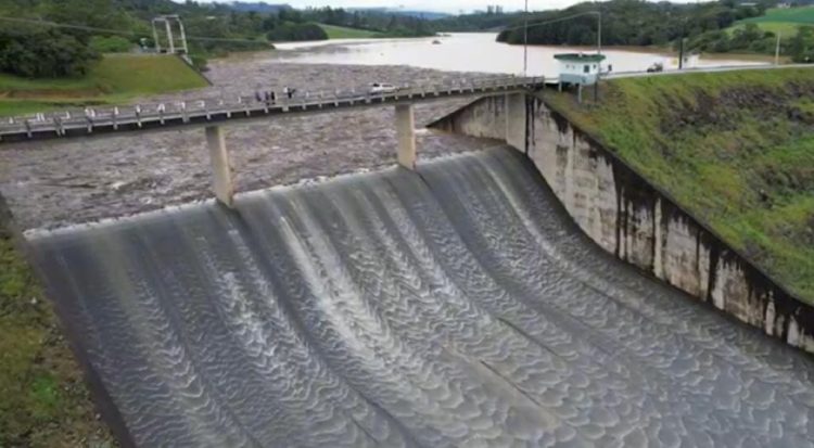 Defesa Civil fecha comportas de barragens devido ao nível do rio e alerta de chuva forte